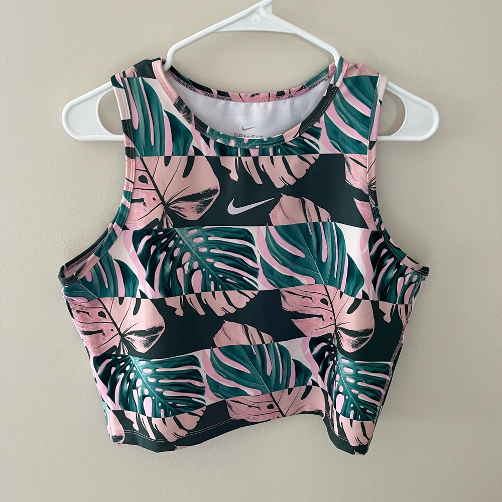 Nike cropped dri fit tank top large